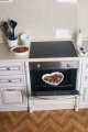 Керамическая банка Клубничка для хранения сыпучих продуктов цвет белый